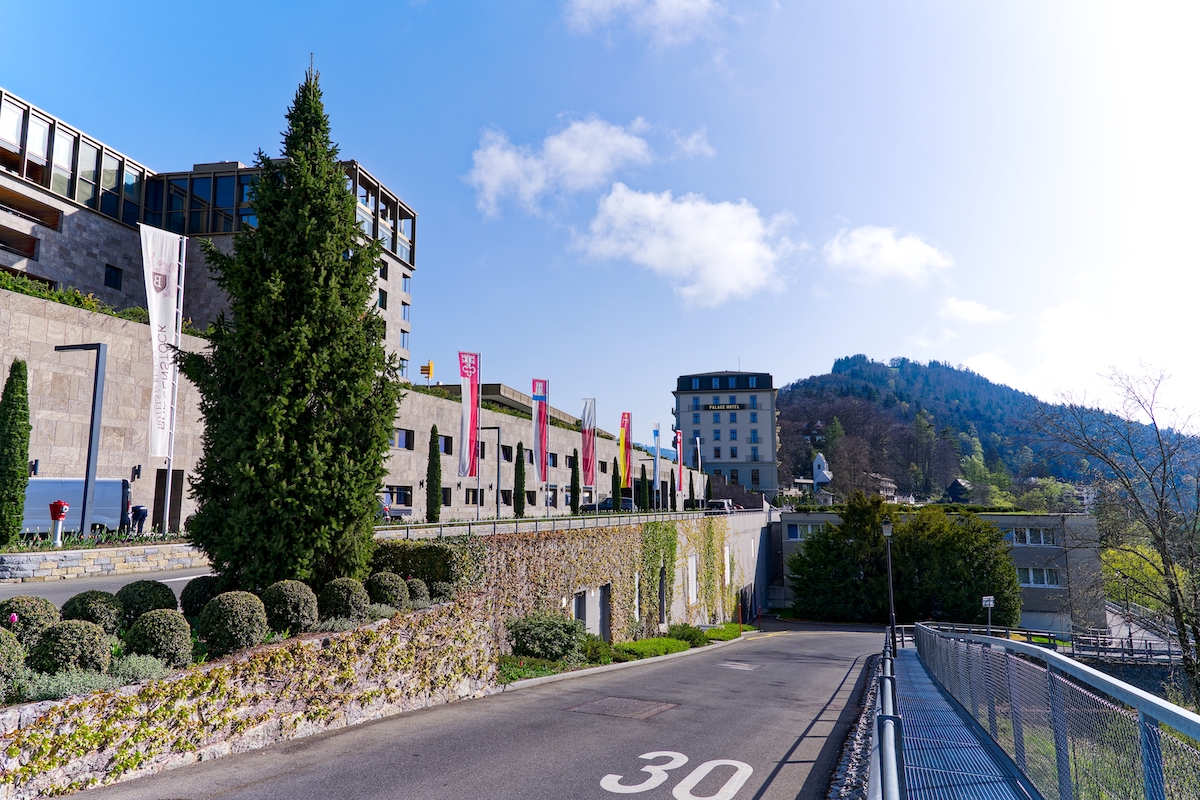 Megkezdődött a tanácskozás Svájcban