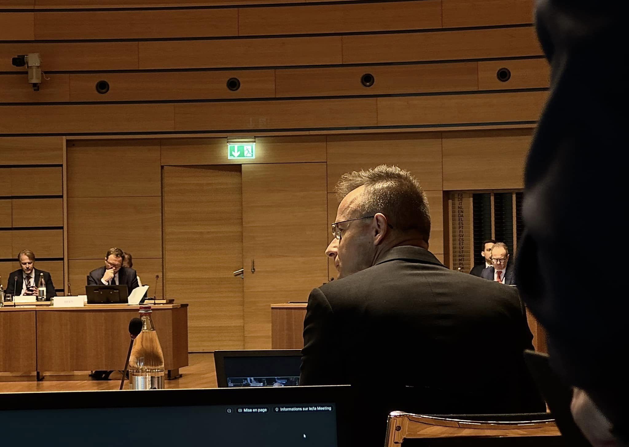 Szijjártó Péter: Felrúgták az uniós szabályokat, Magyarországot kihagyták