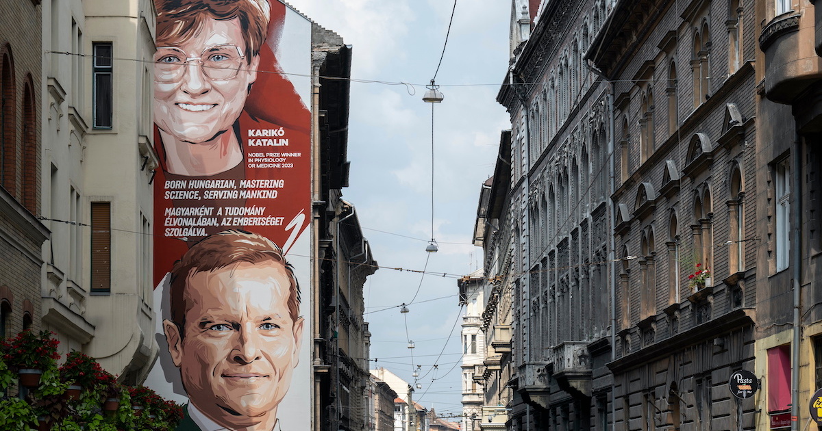 Átadták a Nobel-díjasok falát Erzsébetvárosban