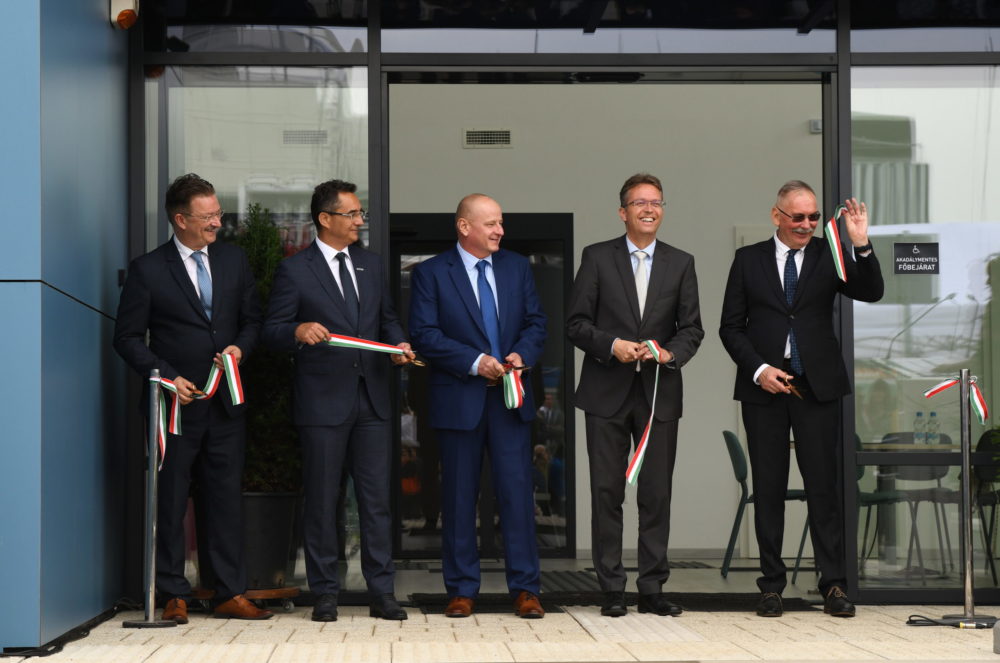 Átadták a Debreceni Egyetem pilot kutatólaboratóriumát