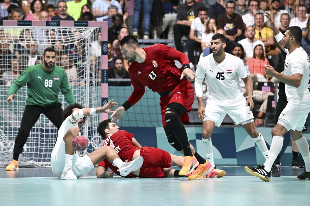 Hétfőn javíthatnak a férfi kézilabdázók és a női vízilabdázók is