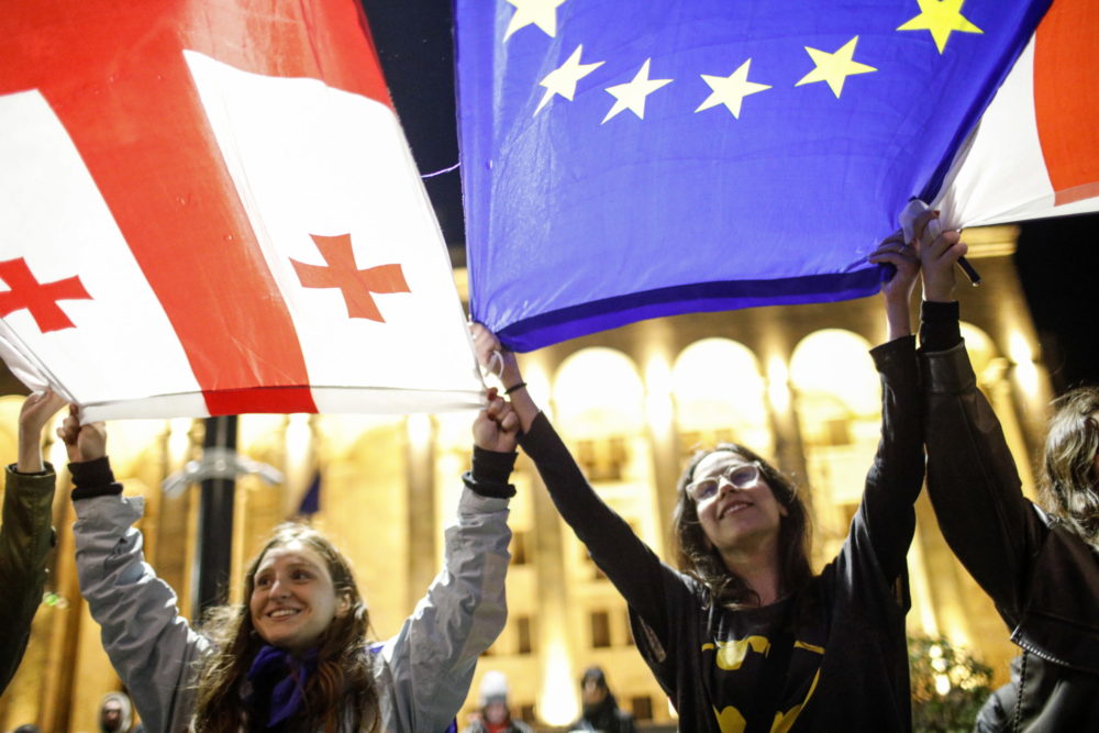 Az Európai Unió felfüggeszti Georgia uniós csatlakozási folyamatát