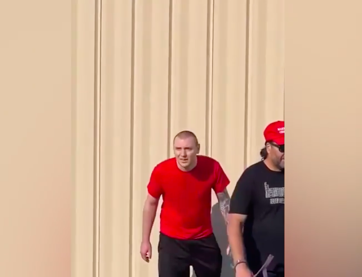 Drámai videón a merényletet megelőző pillanatok: „Fegyver van nála!”