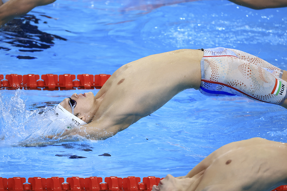 Kós és Telegdy is középdöntős 200 méter háton