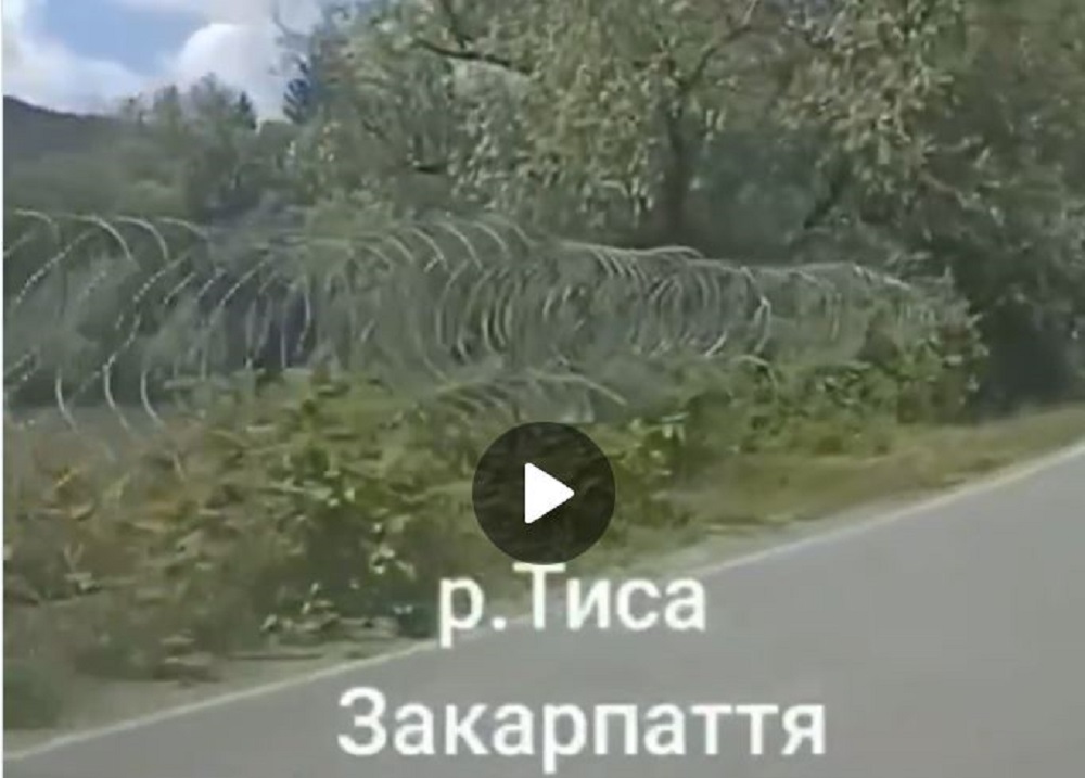 Kárpátalján szögesdrótakadályokat emeltek az ukránok a Tisza-parton