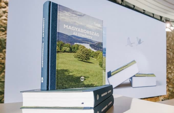Dömötör Csaba: Hiánypótló a Magyarország – Az útikönyv című kötet