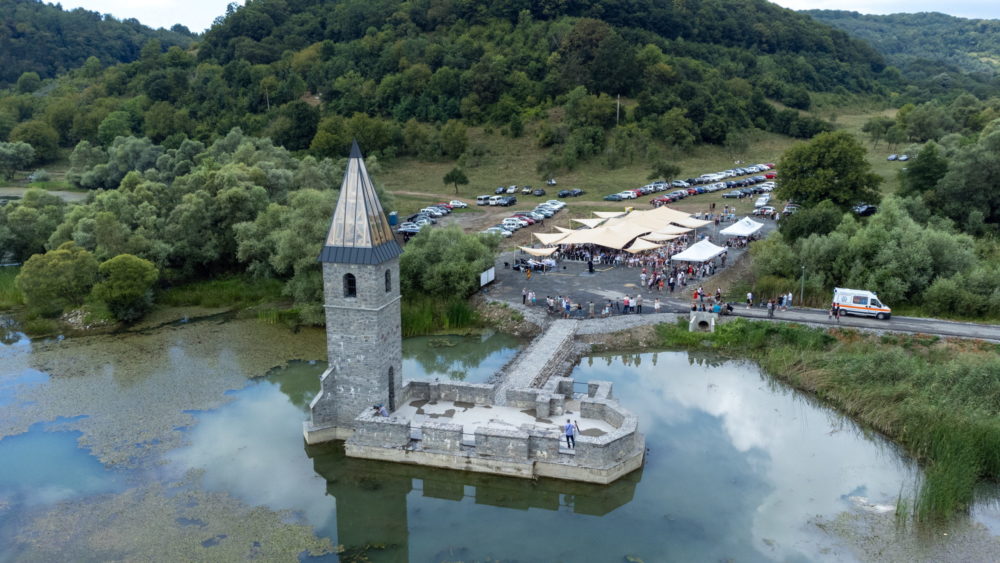 Felszentelték a kommunizmusban elárasztott Bözödújfalu újjáépített templomát
