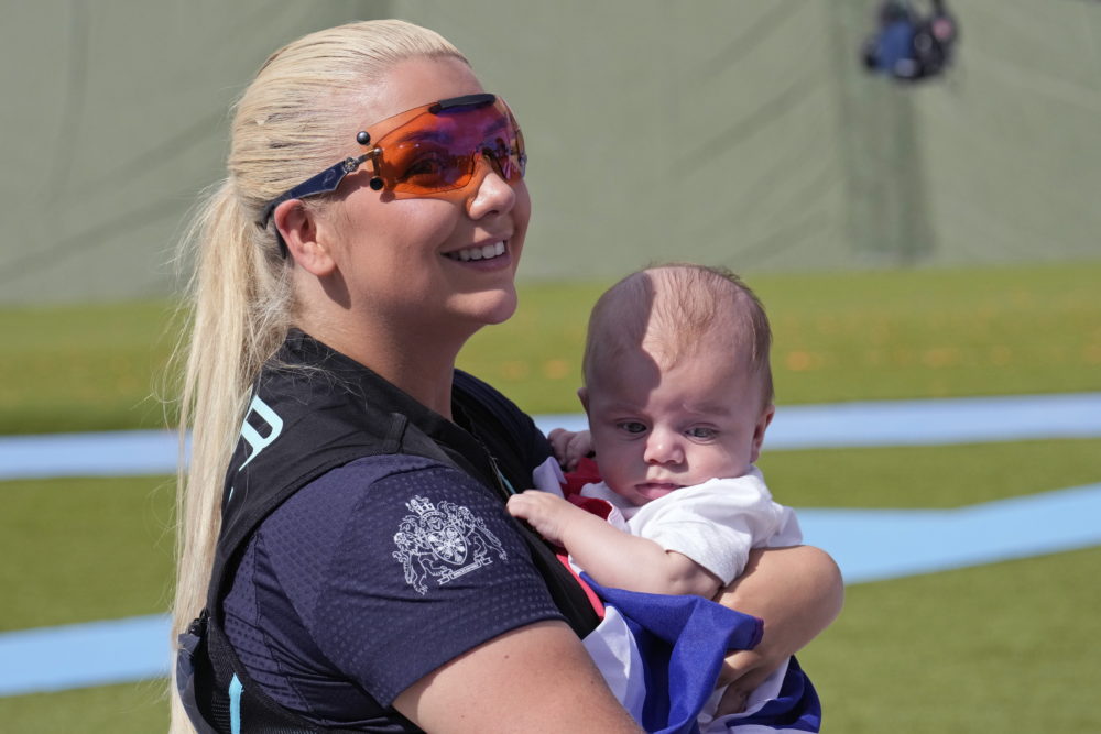 Brit olimpikon a kisfiával