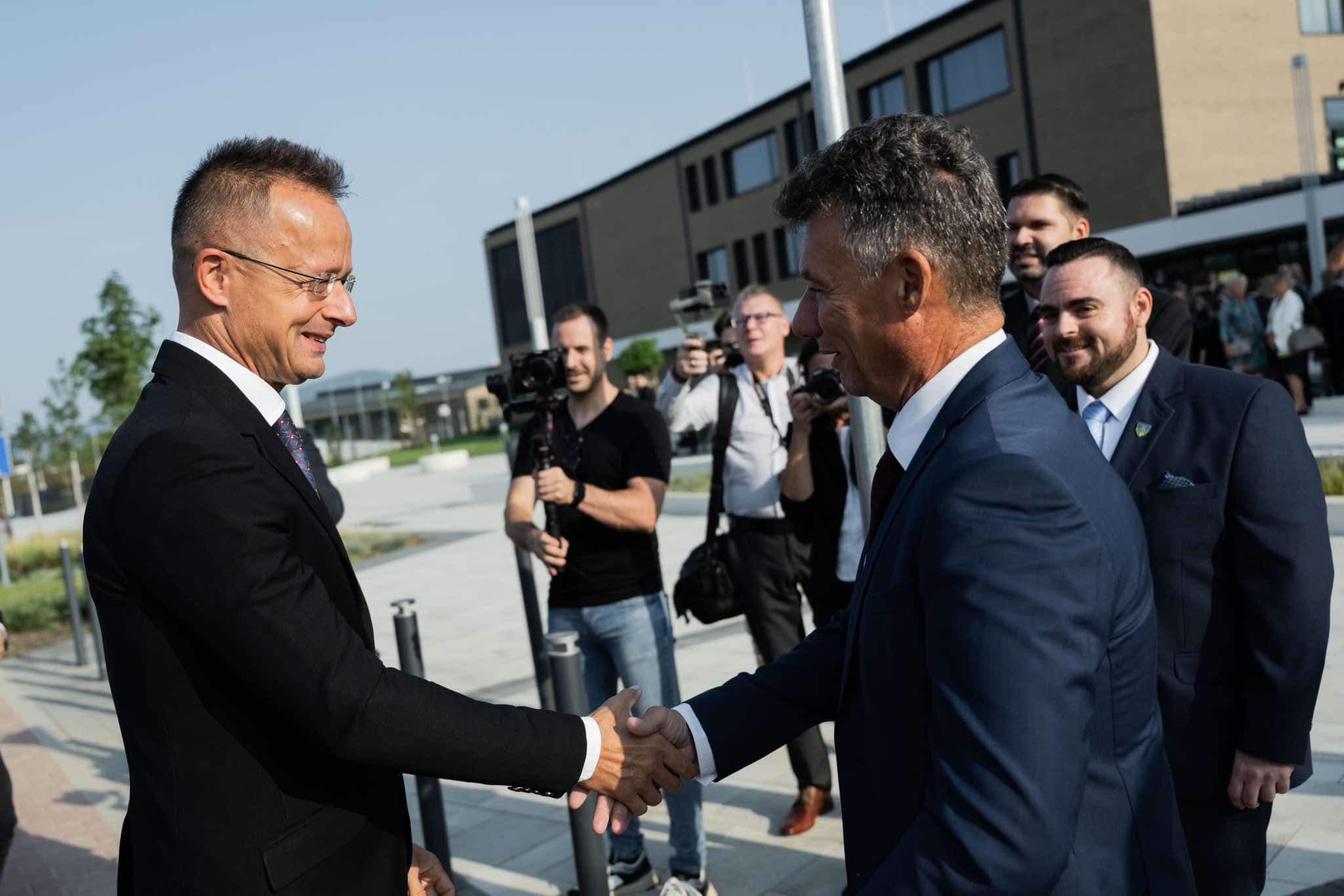 Szijjártó Péter átadta a Dunakeszi Diáknegyedet