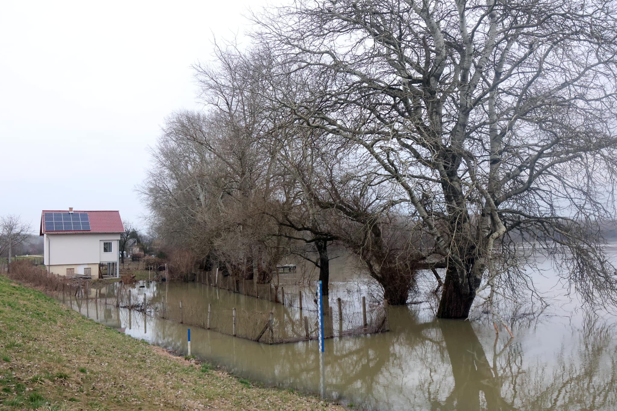 A köztársasági elnök sok erőt kívánt a gátakon segítőknek