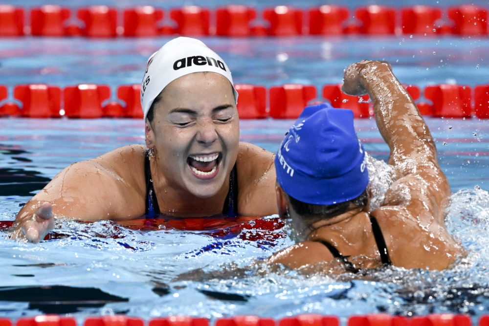 Az ezüstérmes Illés Fanni és az olasz Giulia Ghiretti a célban