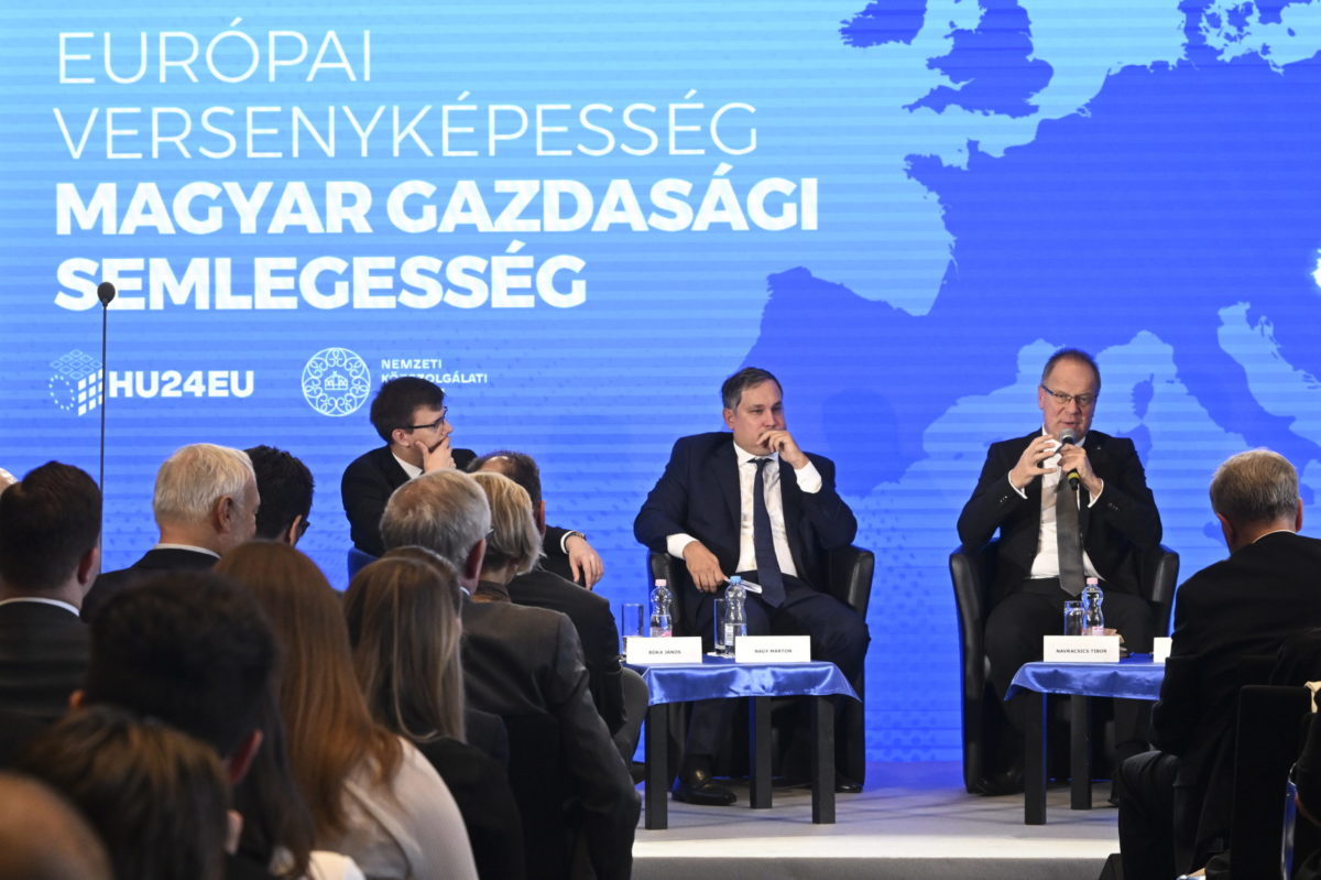 Navracsics Tibor: Az önkormányzati szférában együttműködésre van szükség