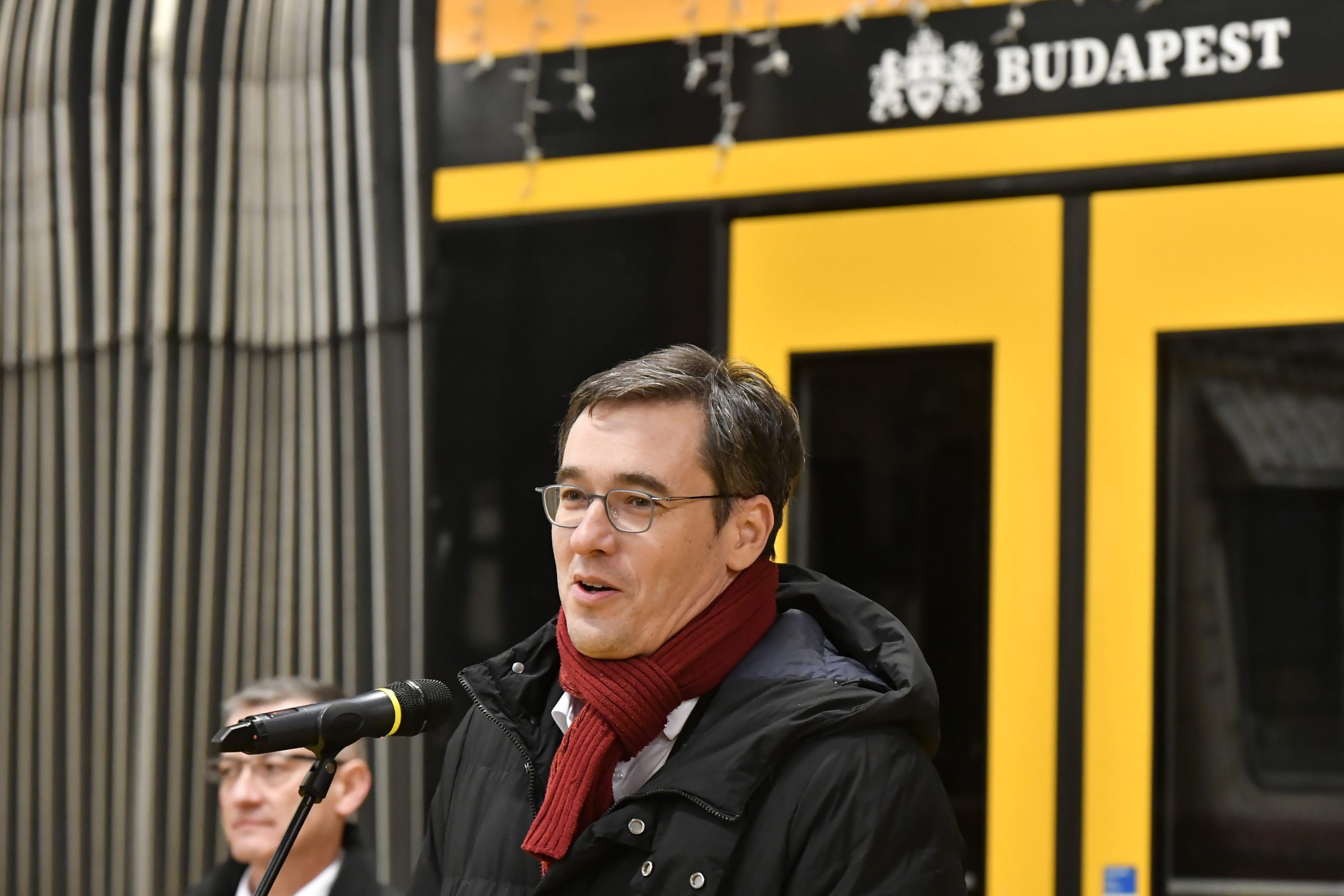 Romák elgázolásával viccelődött a BKV-s villamosvezető