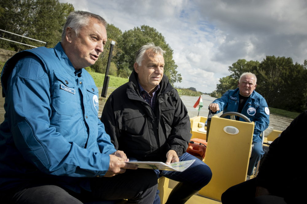 Orbán Viktor: 540 kilométeren zajlik az árvízi védekezés