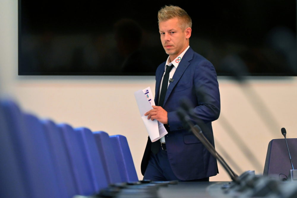 Magyar Péter a mentelmi joga mögé bújva kerülné el a felelősségre vonást