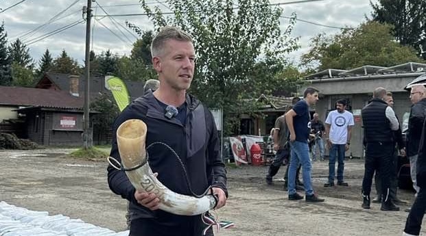 “Magyar Péter, az árvízi bohóc”