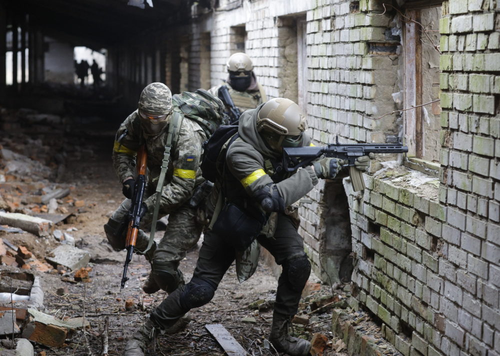 Az ukrán hadsereg LMBT felvonulást tartott Harkovban – Videó