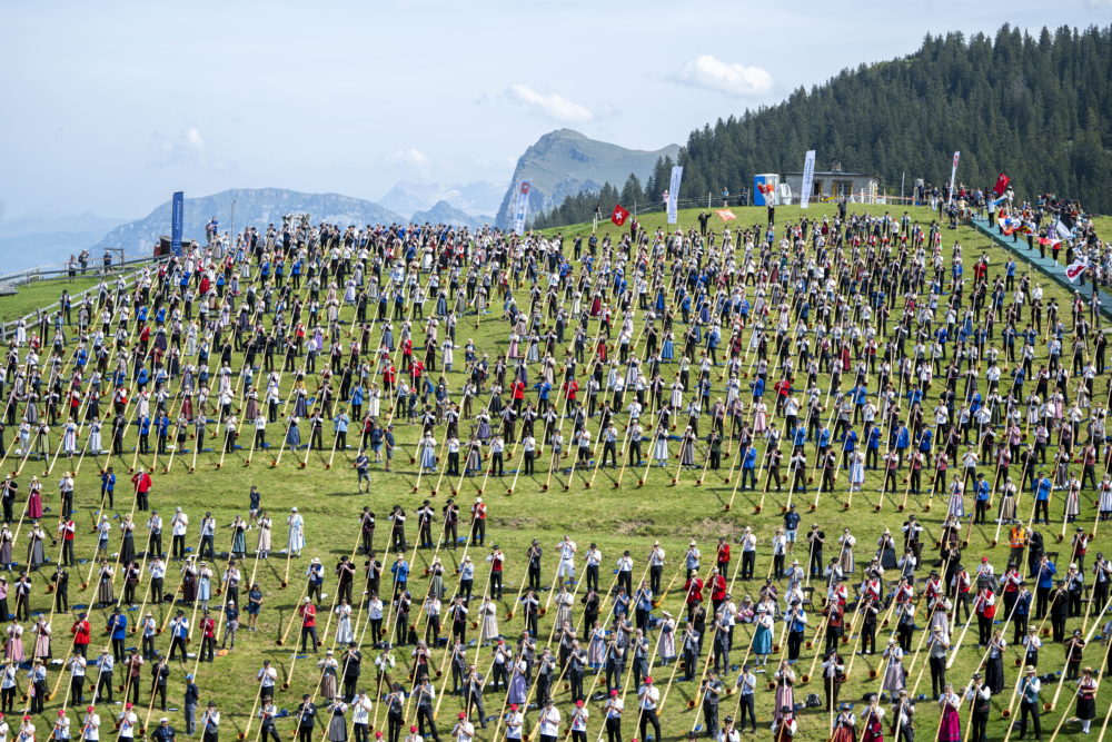 Alpesi kürtösök világrekordja Svájcban