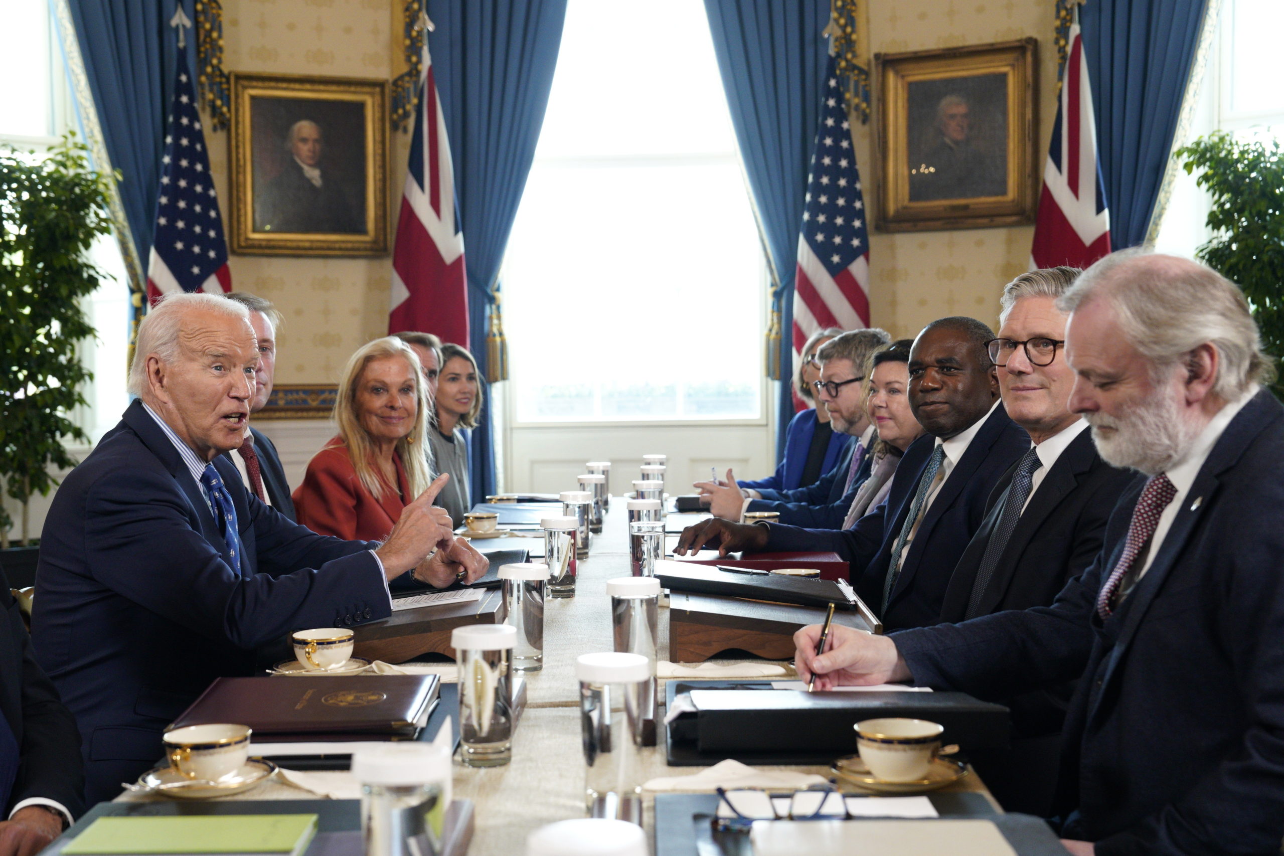 Brit külügyminiszter: „Háborúkat nem lehet egyetlen fegyvertípus használatával megnyerni”