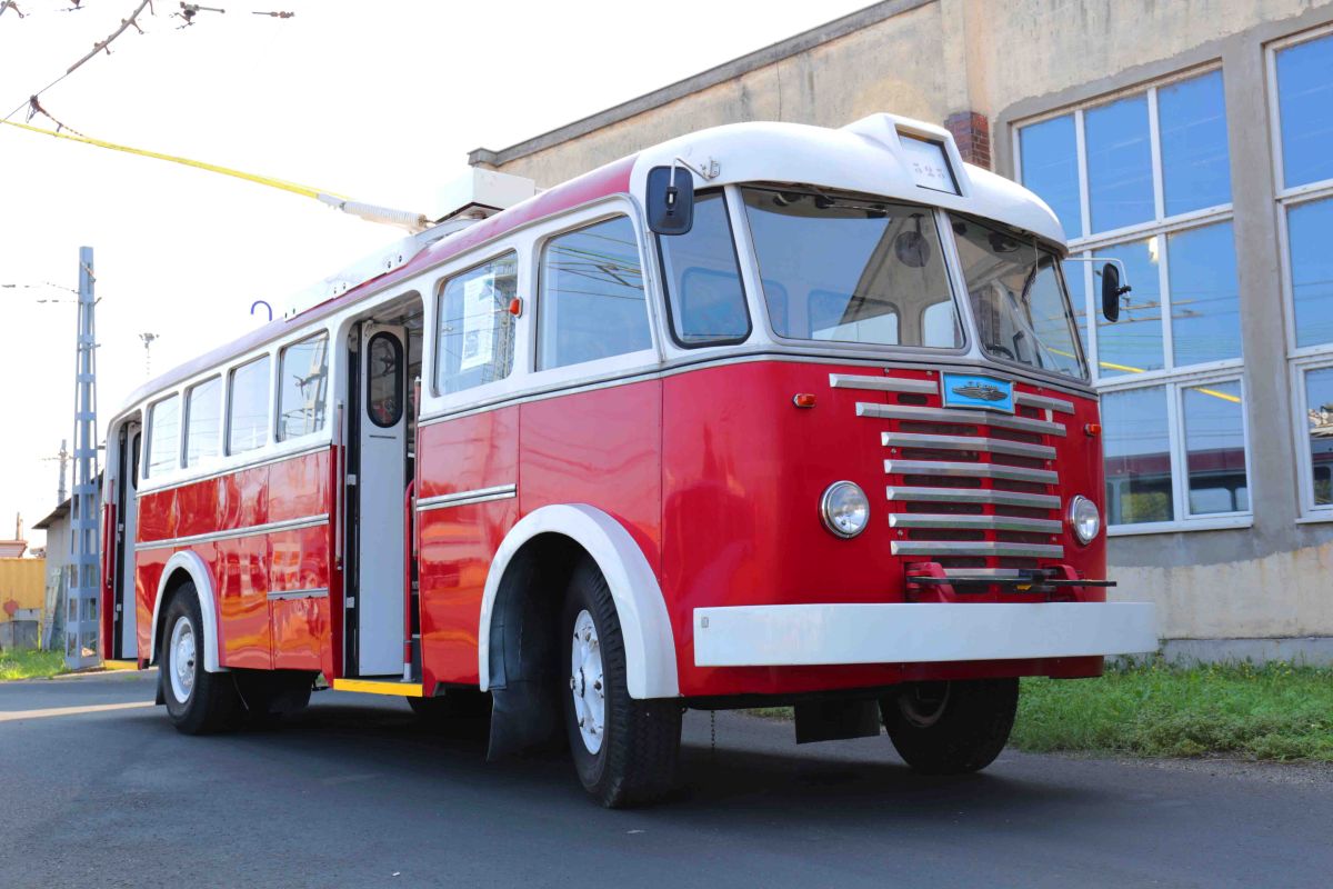 Bemutatkozik a világ egyetlen Ikarus 60T trolibusza a BKV nyílt napján