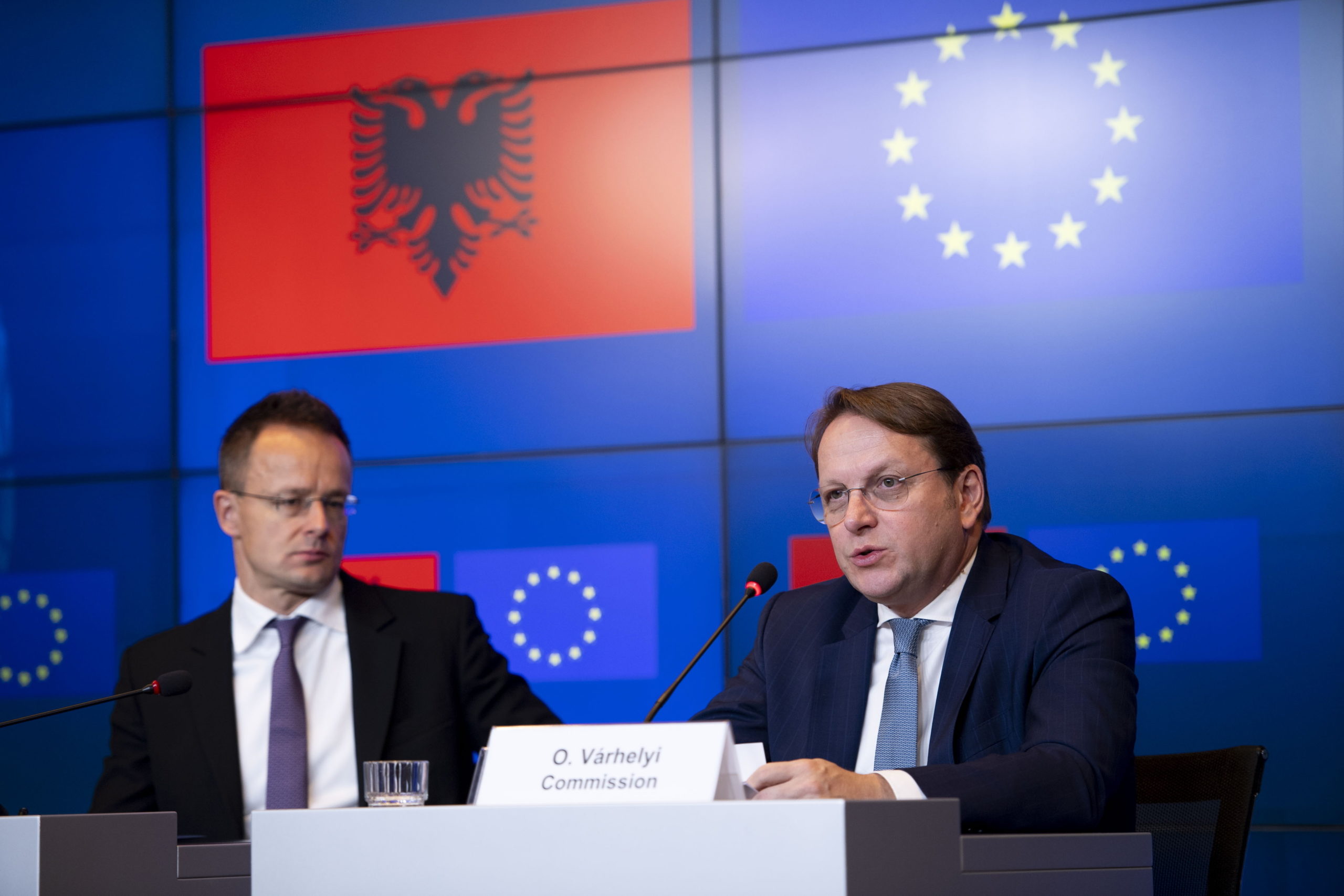 Várhelyi Olivér: mérföldkőnek számít a csatlakozási tárgyalások megnyitása Albániával