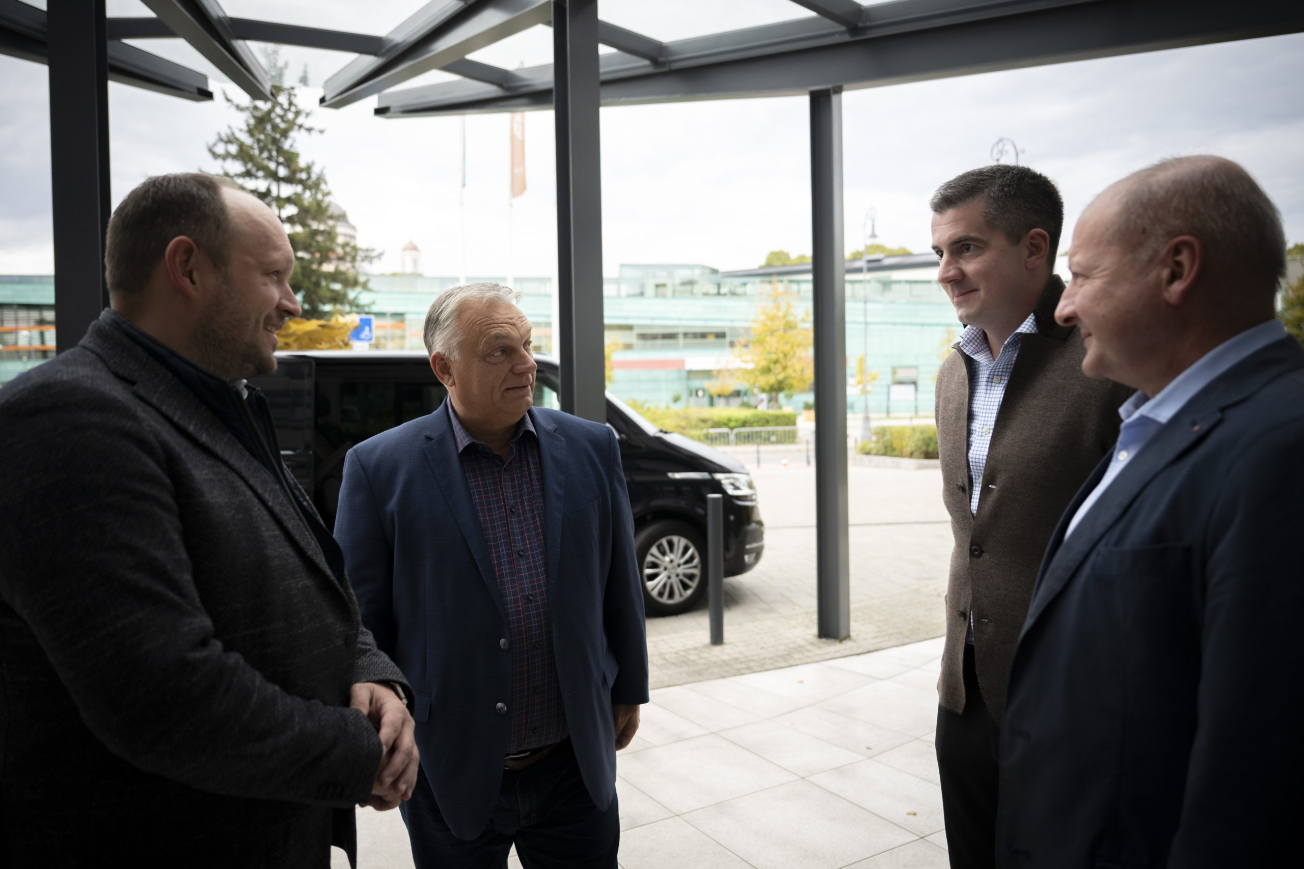 Orbán Viktor Berlinben tárgyal