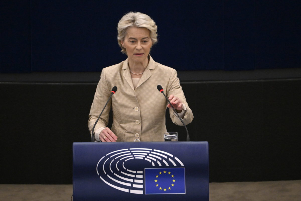 Ukrajna ész nélküli pénzelése mellett érvelt Ursula von der Leyen