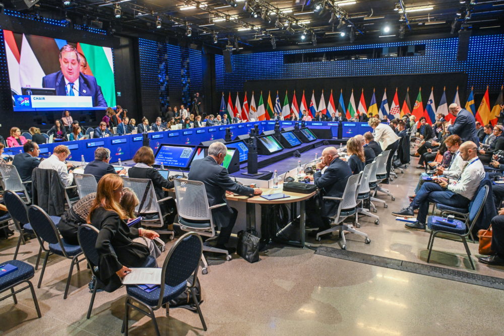 Hosszantartó segélyezés mielőbbi munkába állás