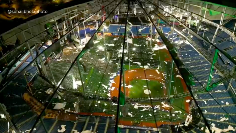 Milton letépte egy hatalmas stadion tetejét is