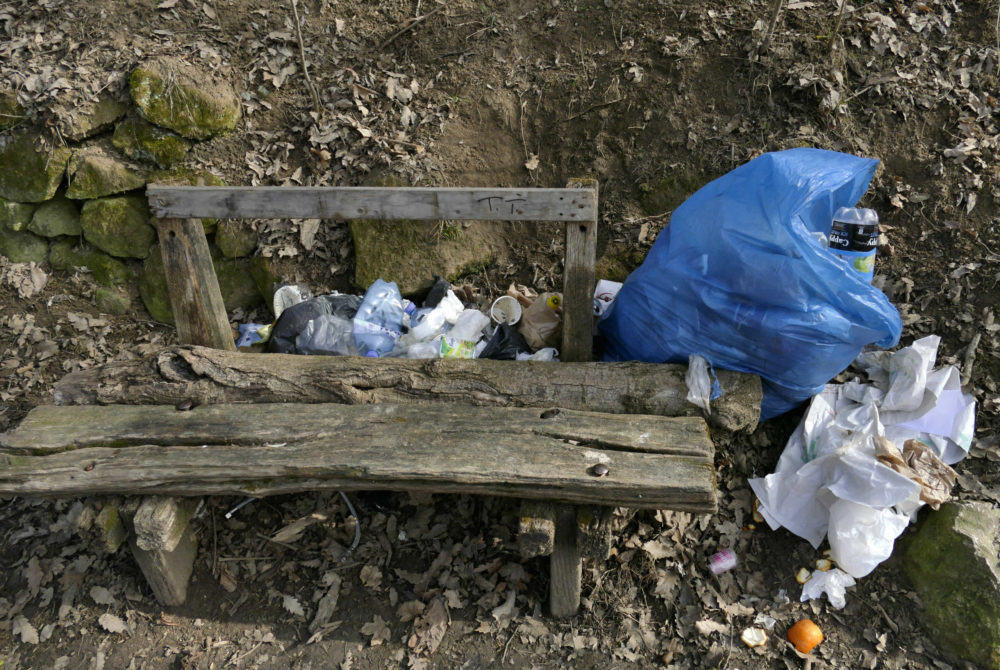 Karácsony nem szerelteti vissza a kukákat, hulladéktanulmányt kaptak a fővárosiak