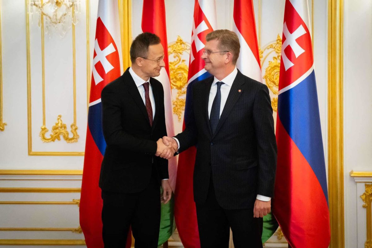 Nem korlátozzák a magyarok nyelvhasználati jogait Szlovákiában