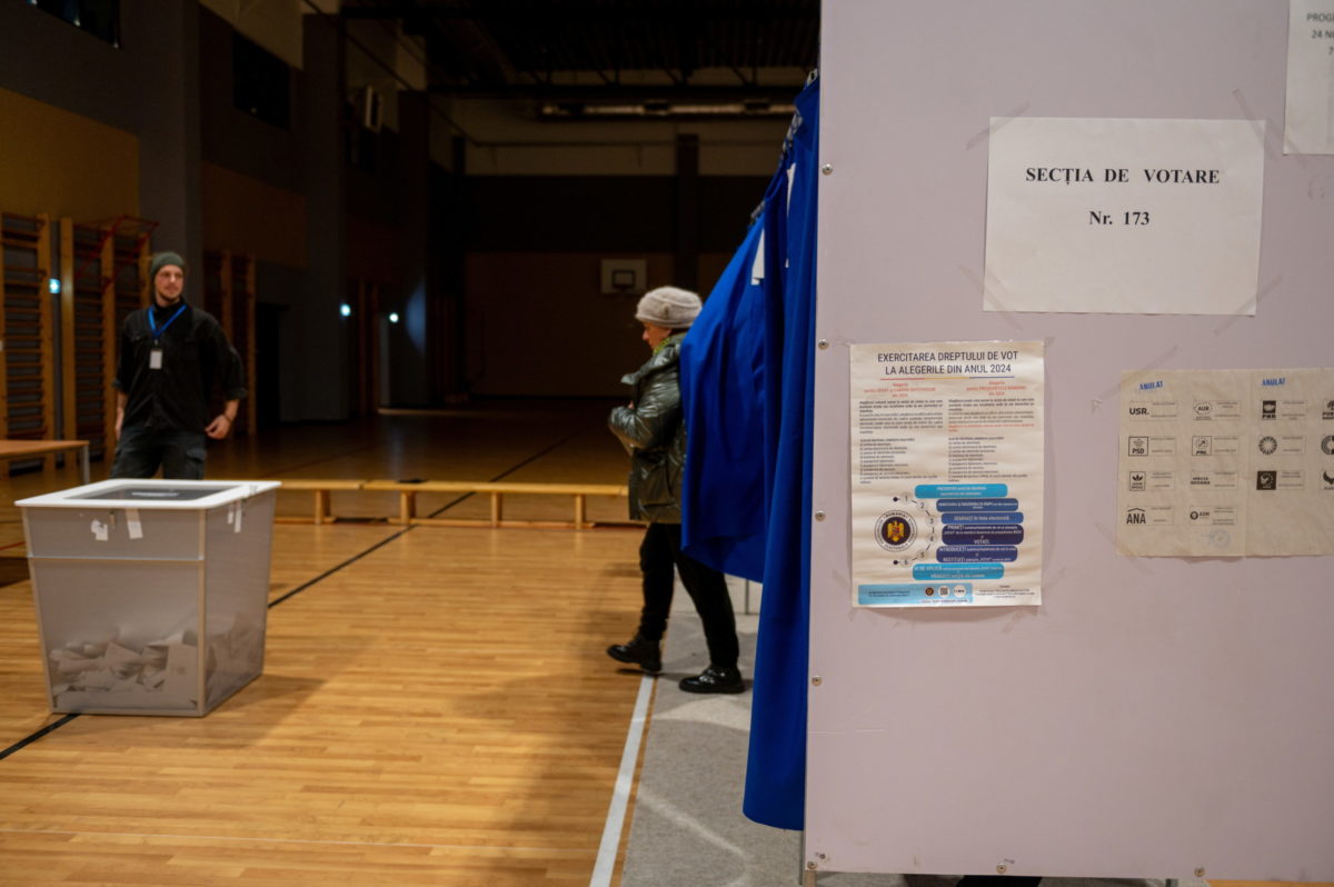 A szélsőjobboldali Calin Georgescu nyerte a romániai elnökválasztás első fordulóját