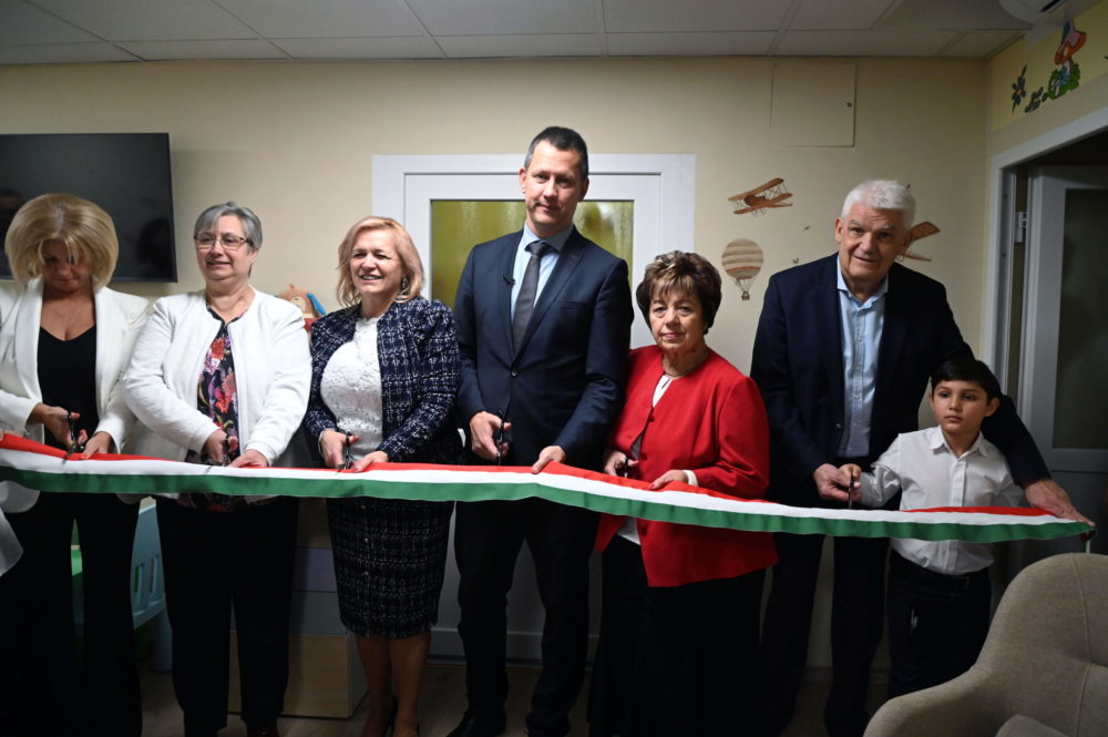 Átadták a Törpikék Különleges Gyermekotthont Szolnokon