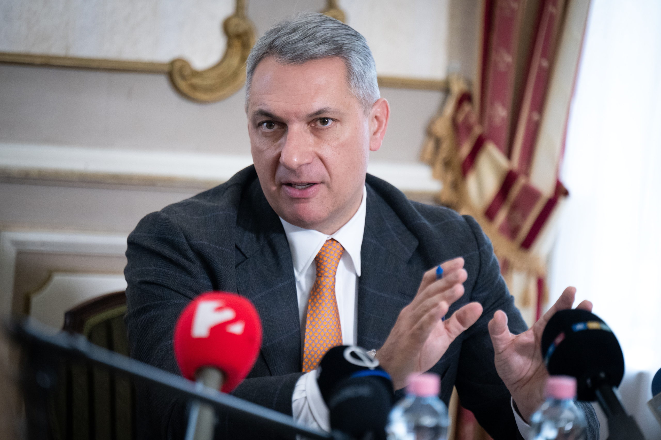 Lázár János: A háborúktól távol kell maradni