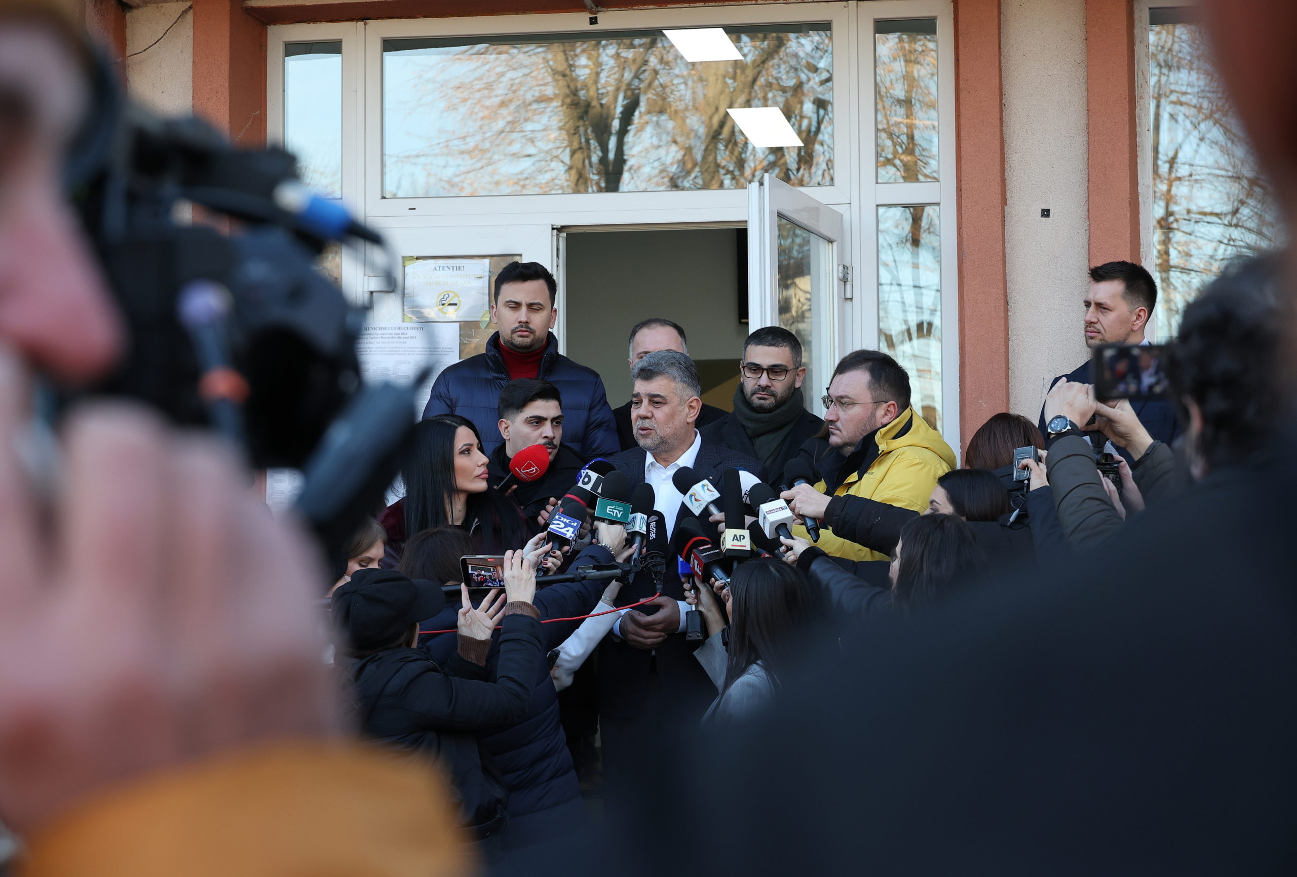 Marcel Ciolacu és Elena Lasconi kerülhet be a második fordulóba