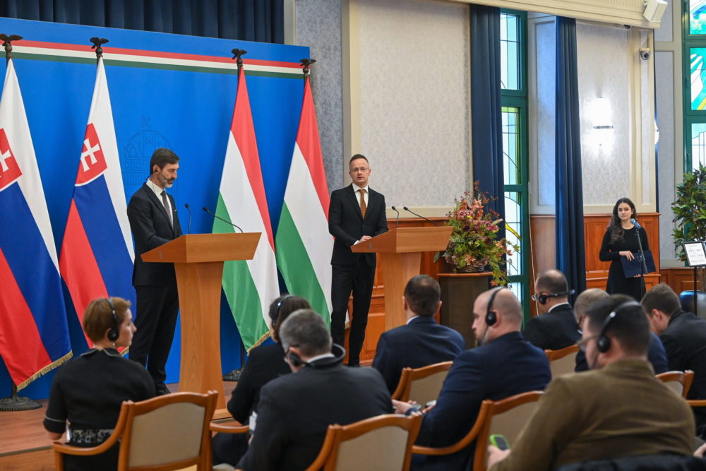 Minden szinten folyamatos a magyar-szlovák párbeszéd az államnyelvtörvény ügyében