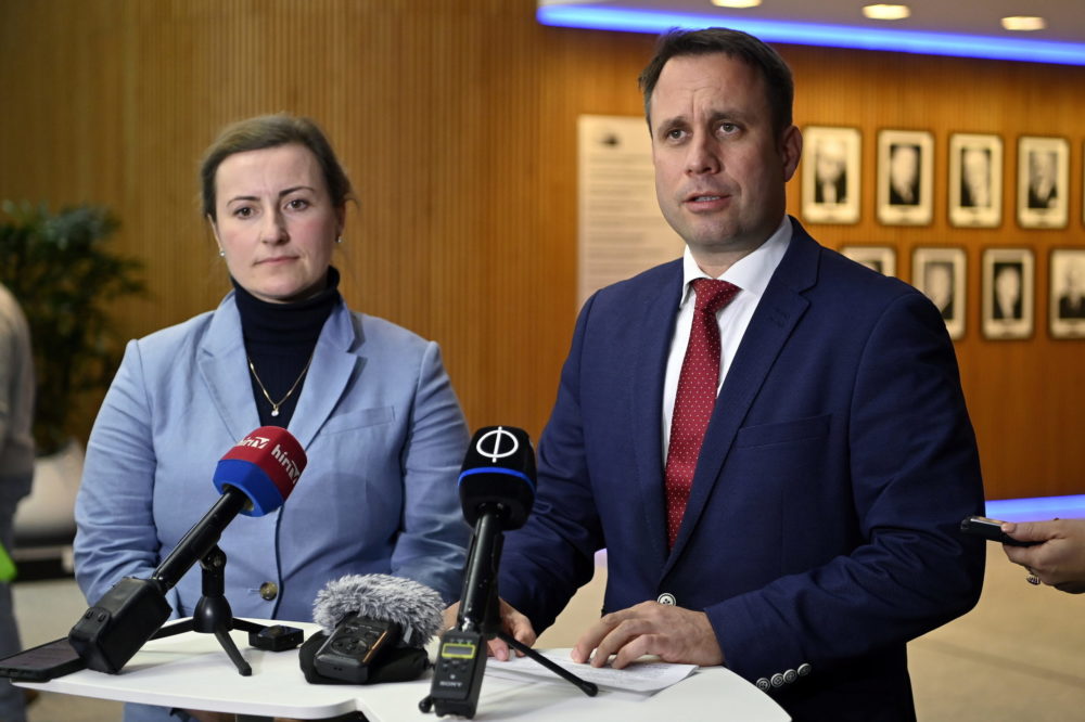 Dömötör Csaba: Tovább húzzák Várhelyi Olivér biztosi mandátumának jóváhagyását