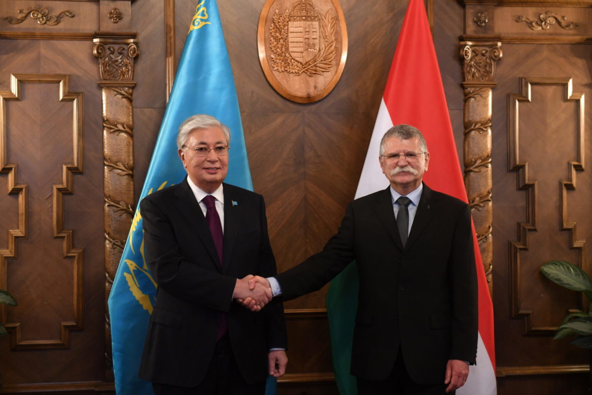 Kövér László fogadta a kazah elnököt