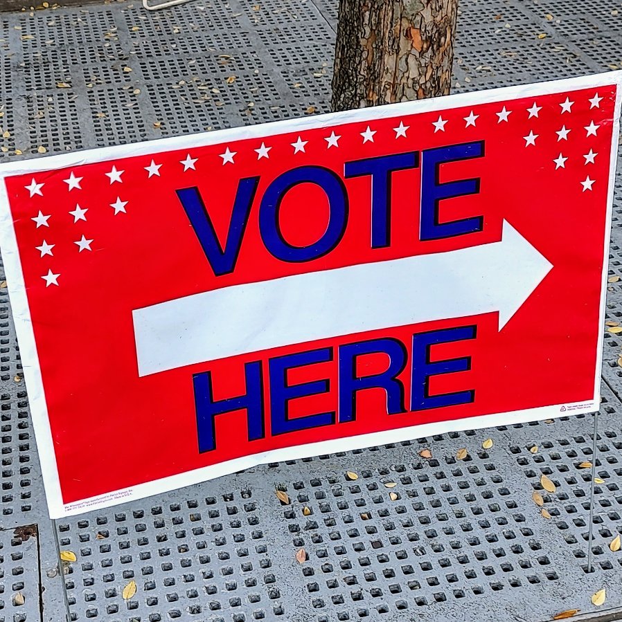 Bezártak a szavazóhelyiségek több amerikai államban