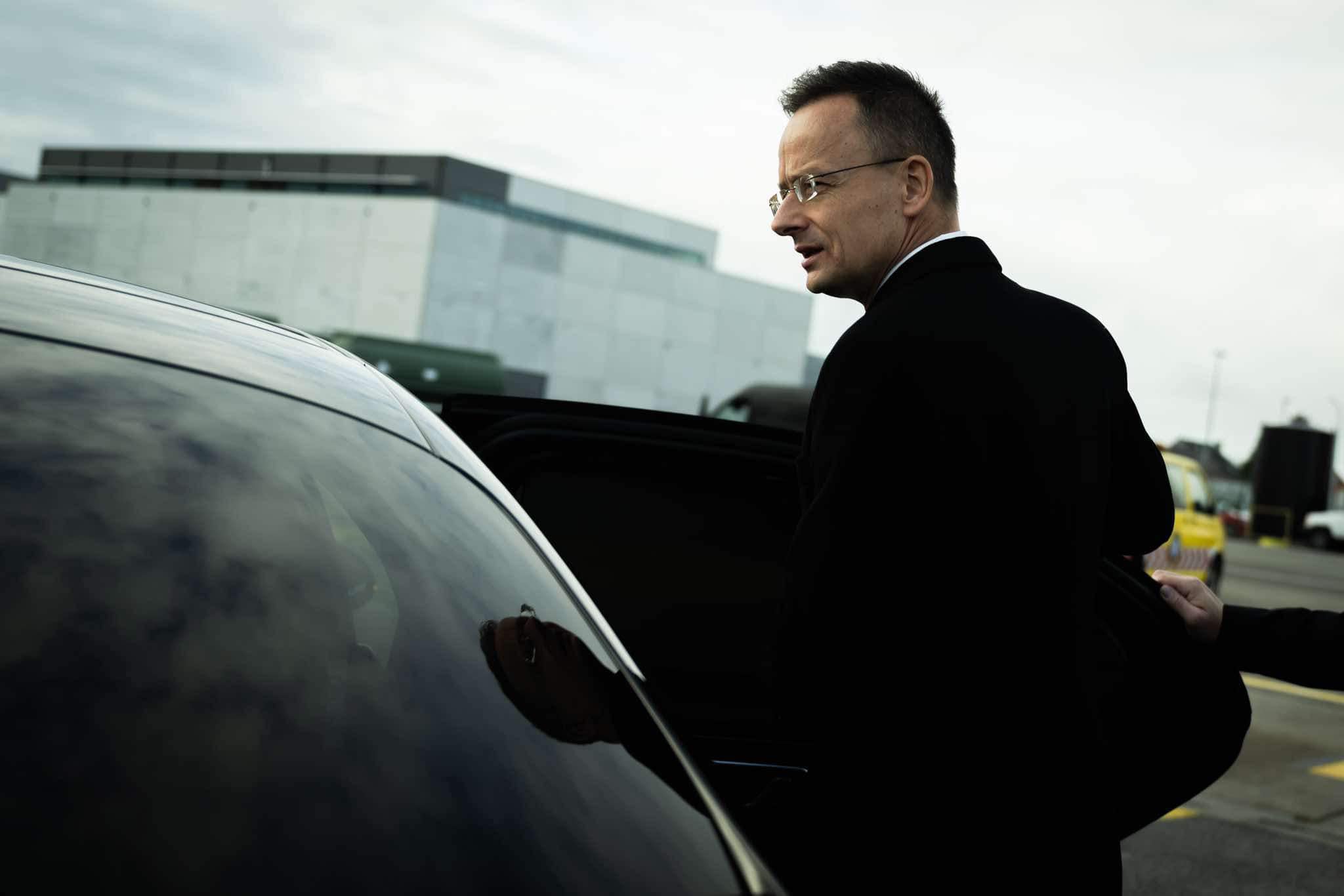 A magyar kormány a béketárgyalások mellett érvel Brüsszelben és Moszkvában is