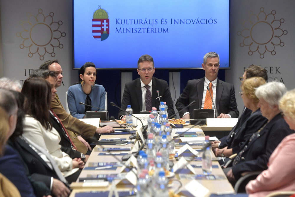 Hankó Balázs: A 13. havi nyugdíj nem lehet vita tárgya