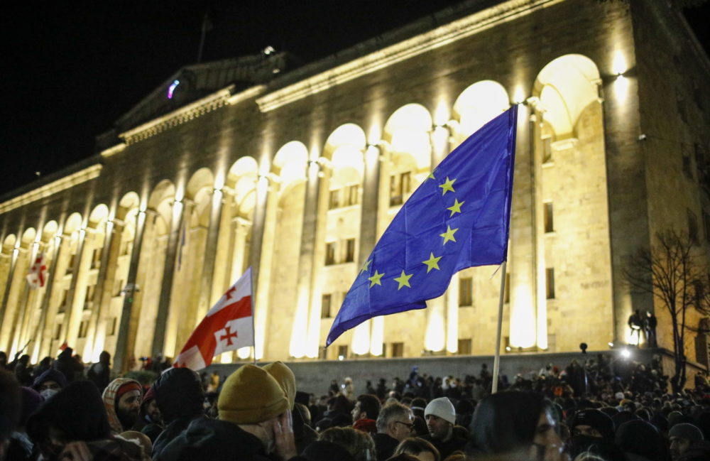 Túl messzire ment az EP, Georgia leveszi a napirendről az uniós csatlakozást