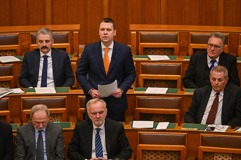 Háború- és migrációpárti paktumot kötöttek Brüsszelben