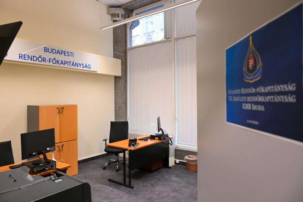 Rétvári Bence: Megnyitott a bulinegyed rendőrsége