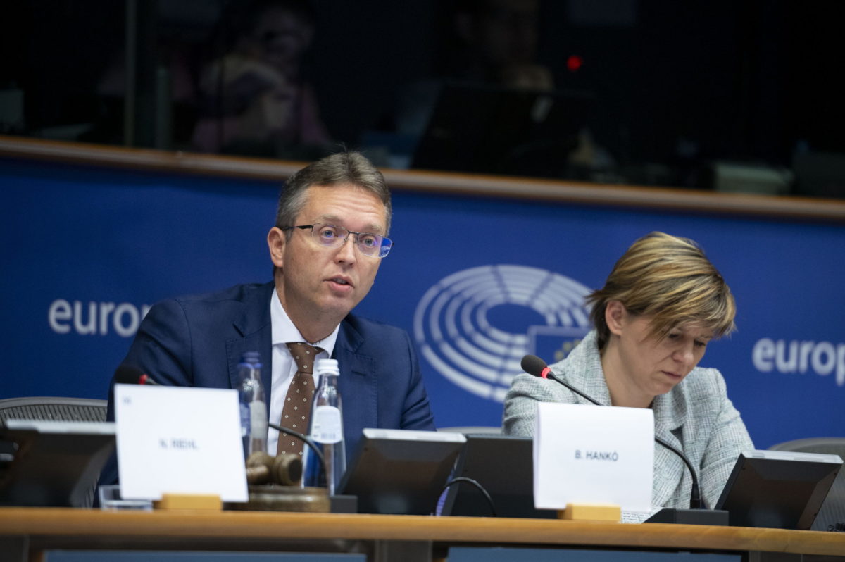 Hankó Balázs és Varga-Bajusz Veronika együtt üzentek Magyar Péternek