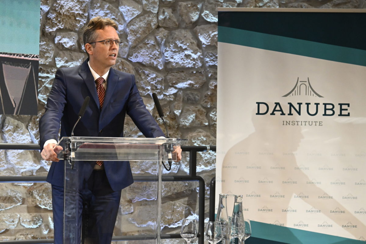 Hankó Balázs: Ukrajna gyorsított uniós csatlakozása fenyegeti Magyarországot