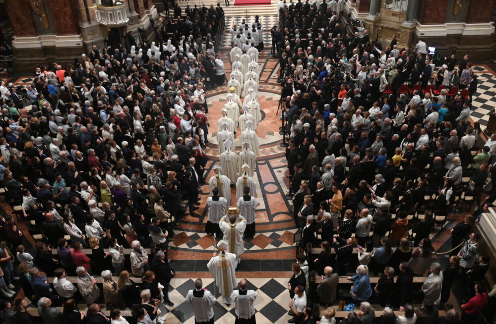 Misét mutattak be Ferenc pápa lelki üdvéért a Szent István-bazilikában