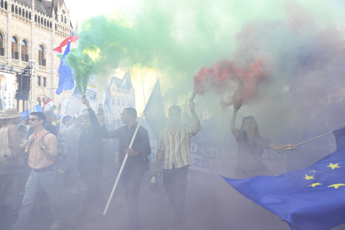 Safe space-forradalmat! Most!