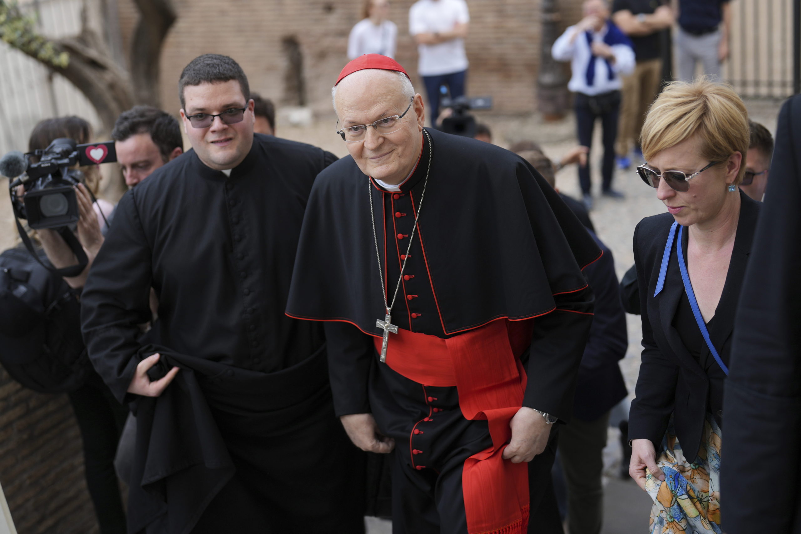 „A reménység egész emberiséghez szóló üzenete születhet meg a pápaválasztáson”