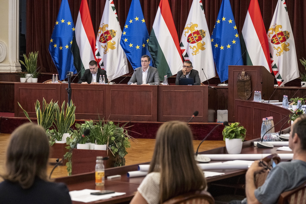 Most pótolják a botrányba fulladt Fővárosi Közgyűlést – Mit gondolnak a felek?